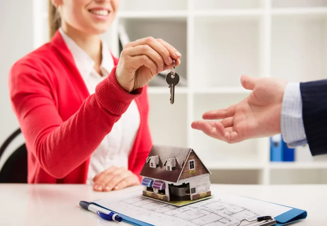 How to Save Money on Annual Building Insurance in the U.S.A